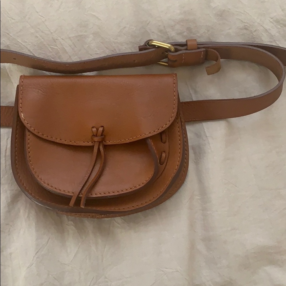 Madewell Belt Purse in English Saddle